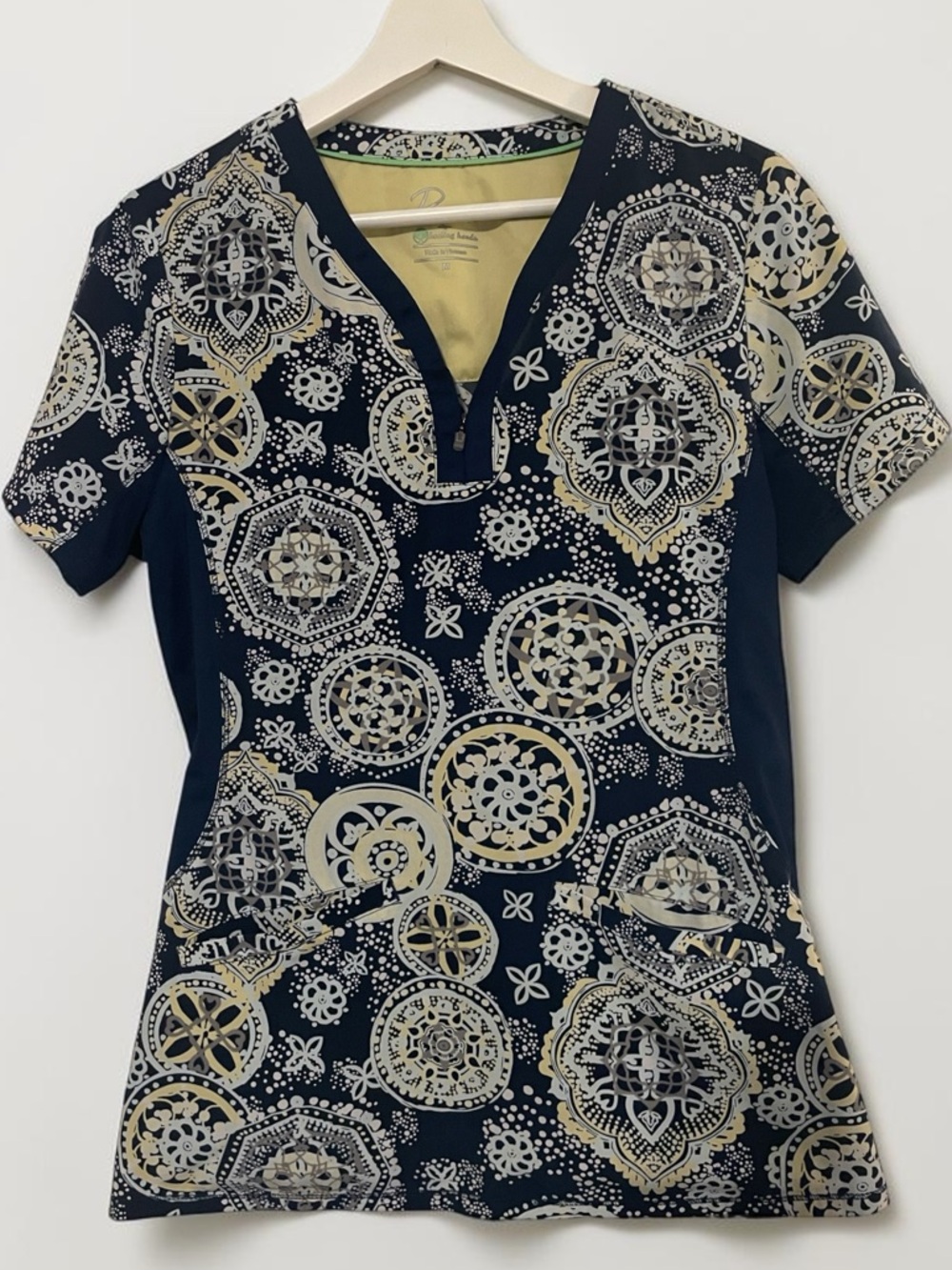 Premiere Nursing scrub top paisley patterned V-neck with zipper size Medium.